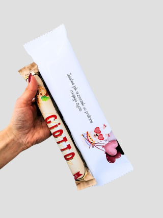 Giga cukierek z pralinami orzechowymi